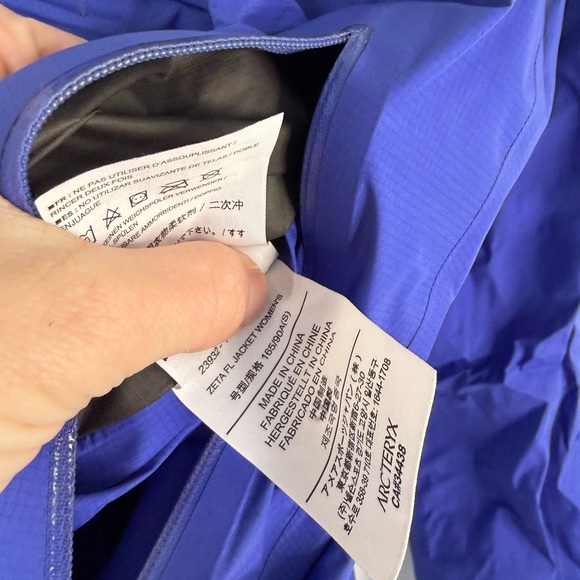 Virtually brand new arcteryx Zeta FL rain jacket - Picture 4 of 5